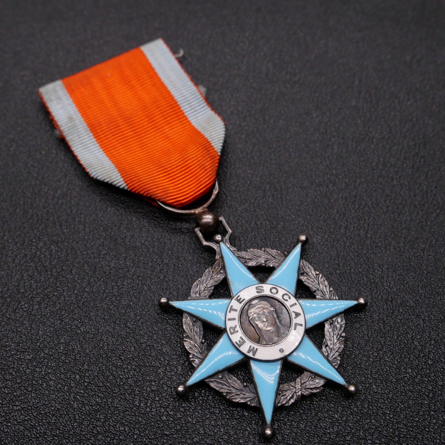 勋章奖章交易所1月27日（初六）法国币章专场 法国社会功勋勋章，银质珐琅