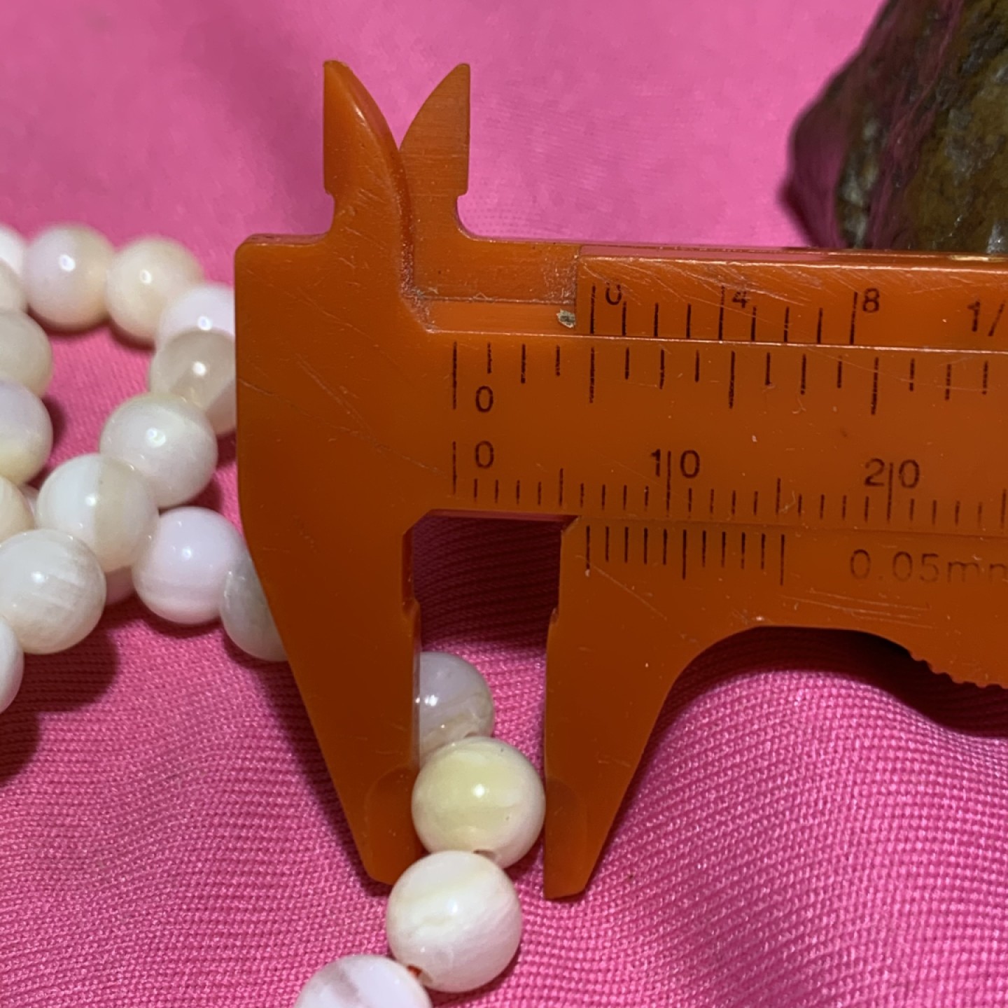 罕见深海偏紫色贝化玉108手串一条，