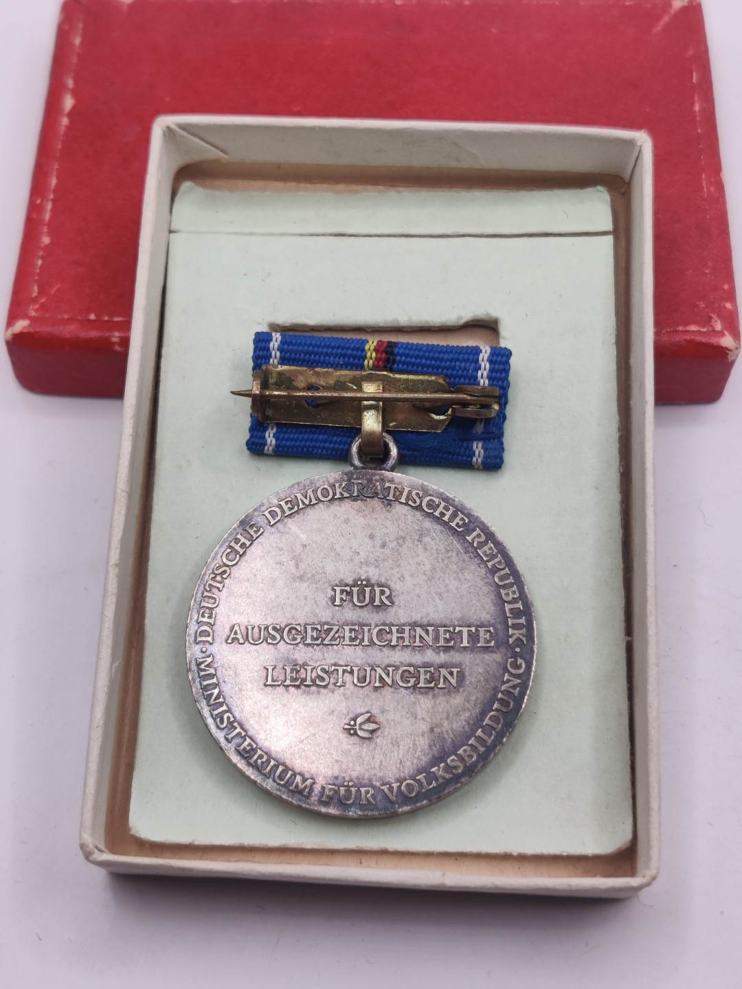 全场0元起拍 第23期 咸鱼国勋章拍卖专场 1月22日（周日）下午6：00开始 早期镀银 东德裴斯洛泰齐忠实服务奖章