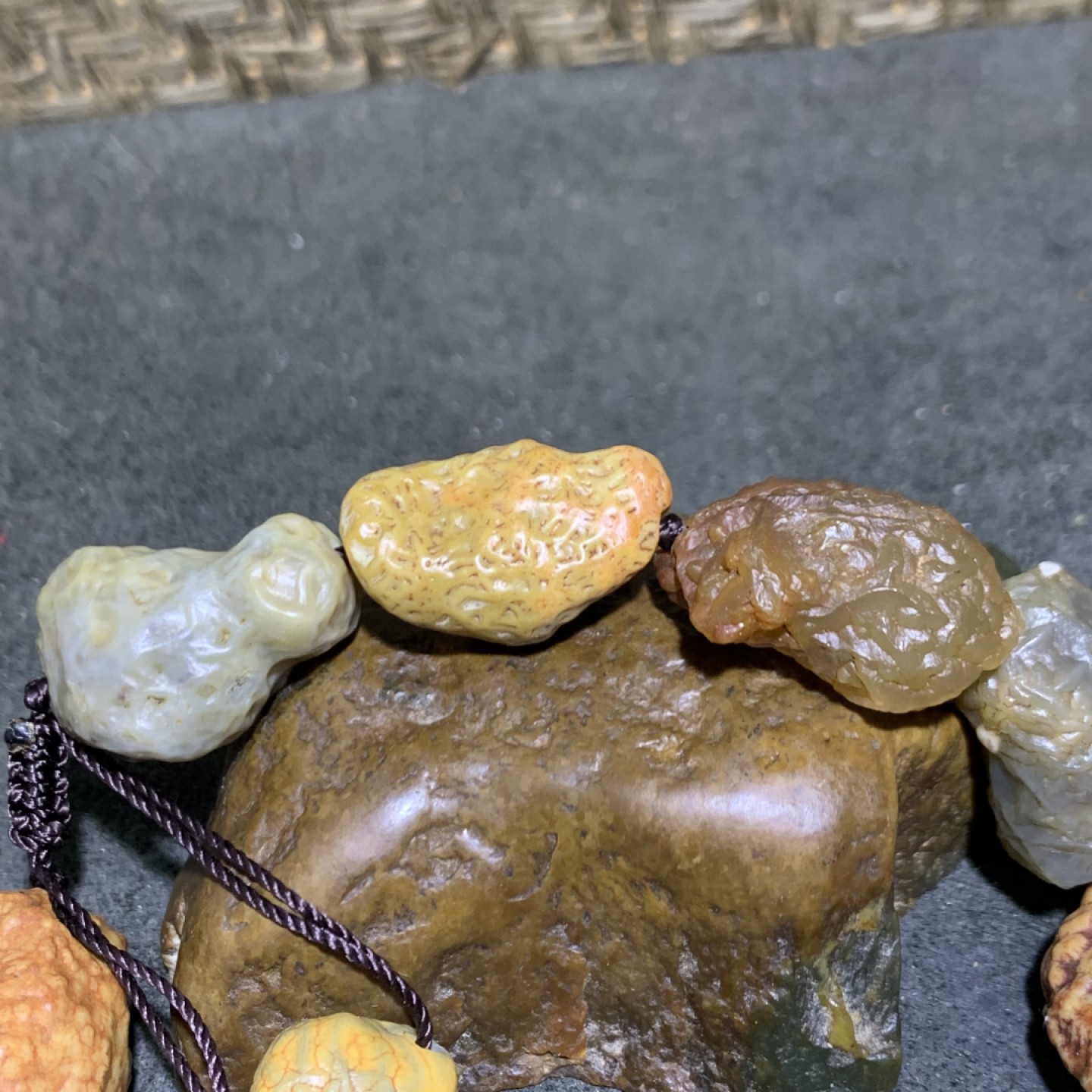 精美筋脉石原石手工编织手串一条