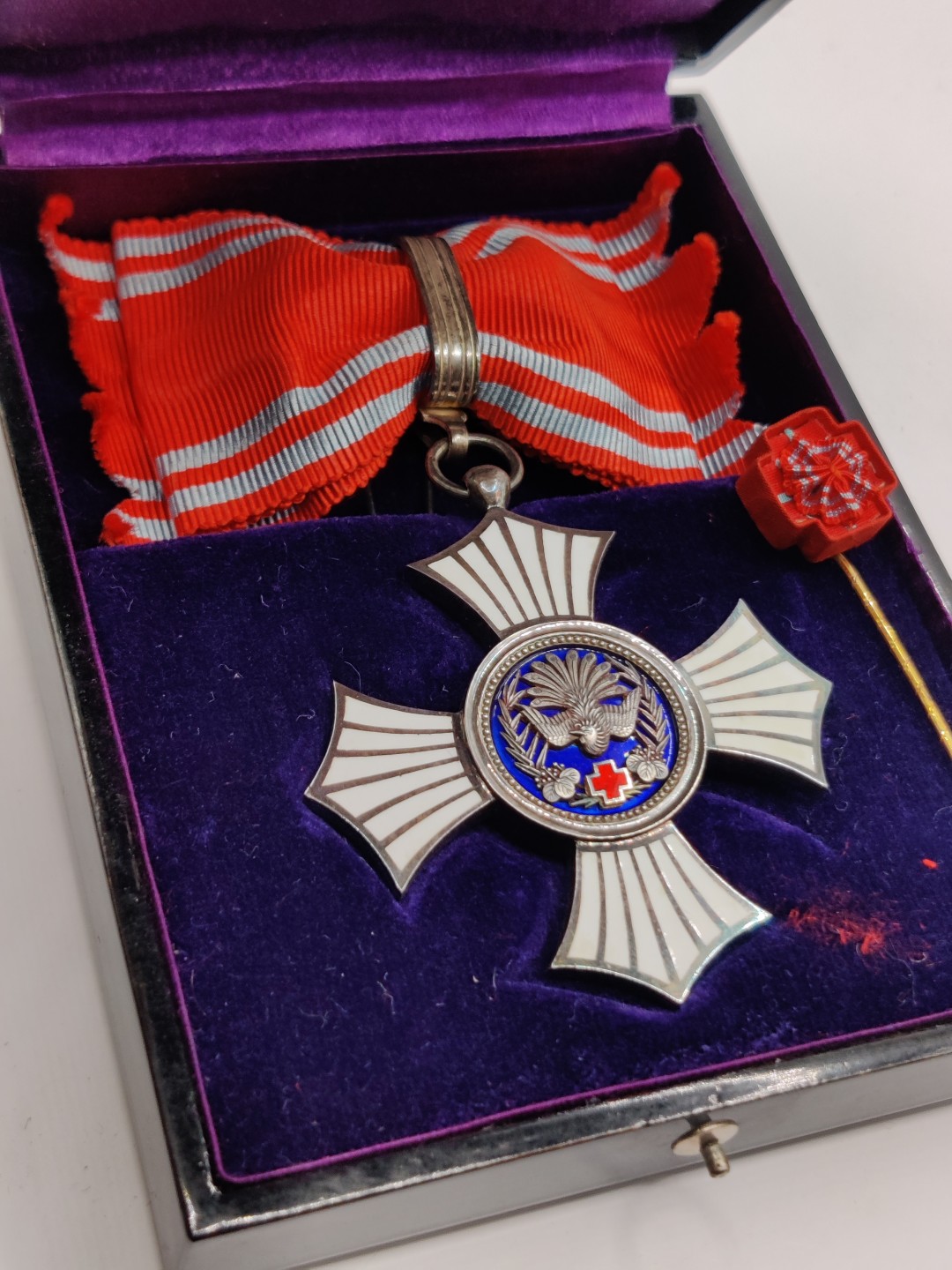全场0元起拍 第23期 咸鱼国勋章拍卖专场 1月22日（周日）下午6：00开始 女版 赤十字有功章 带略 纯银制