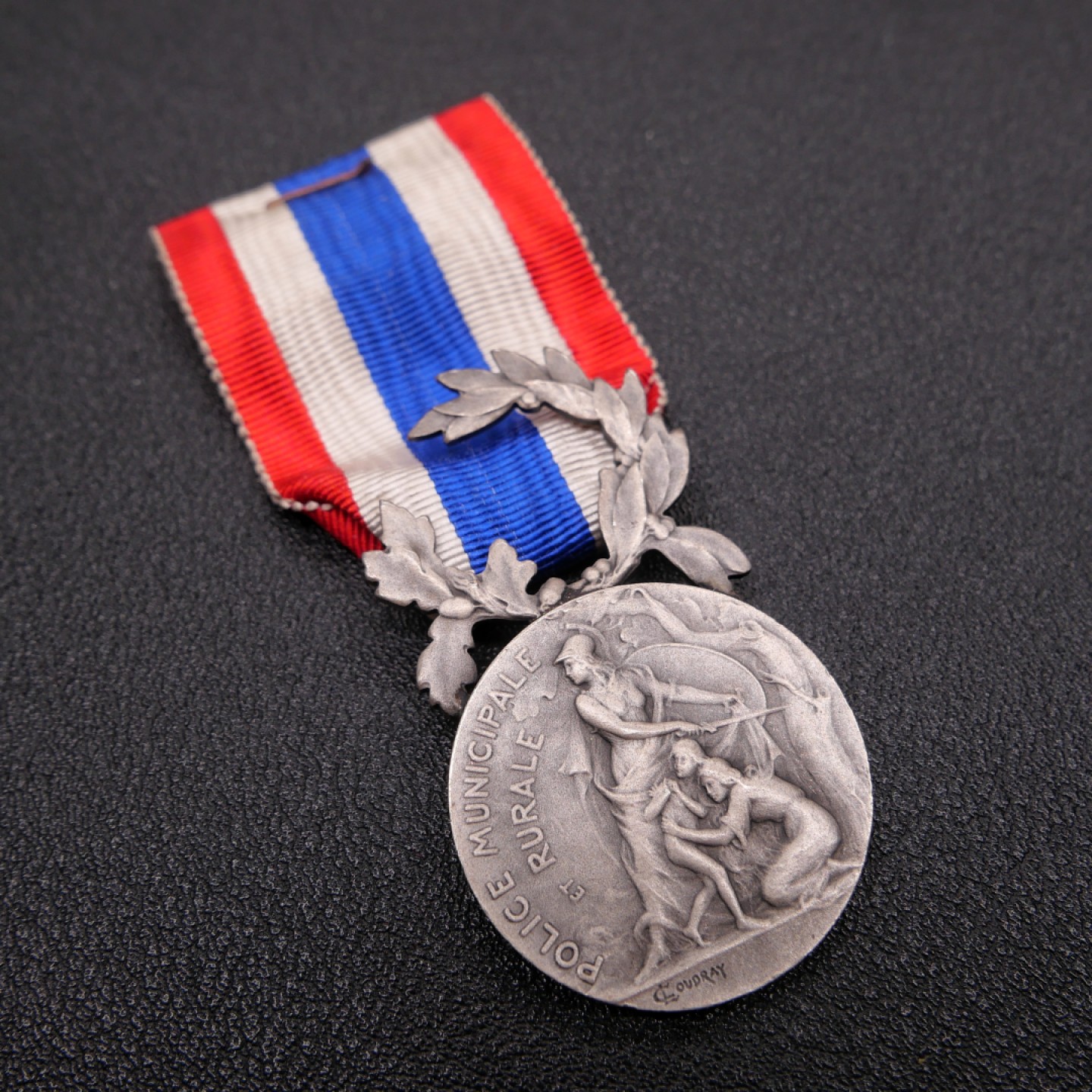 勋章奖章交易所1月27日（初六）法国币章专场 法国警察荣荣誉奖章，银质