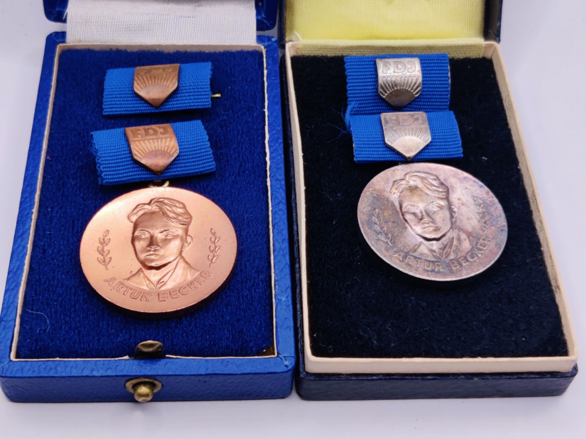 全场0元起拍 第23期 咸鱼国勋章拍卖专场 1月22日（周日）下午6：00开始 东德阿图尔贝克尔奖章 FDJ最高奖章 银级铜级