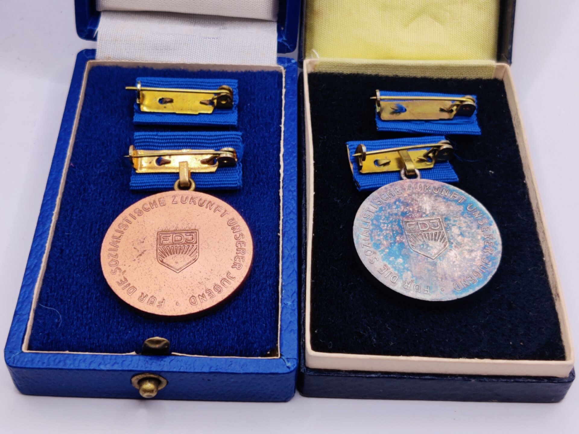 全场0元起拍 第23期 咸鱼国勋章拍卖专场 1月22日（周日）下午6：00开始 东德阿图尔贝克尔奖章 FDJ最高奖章 银级铜级