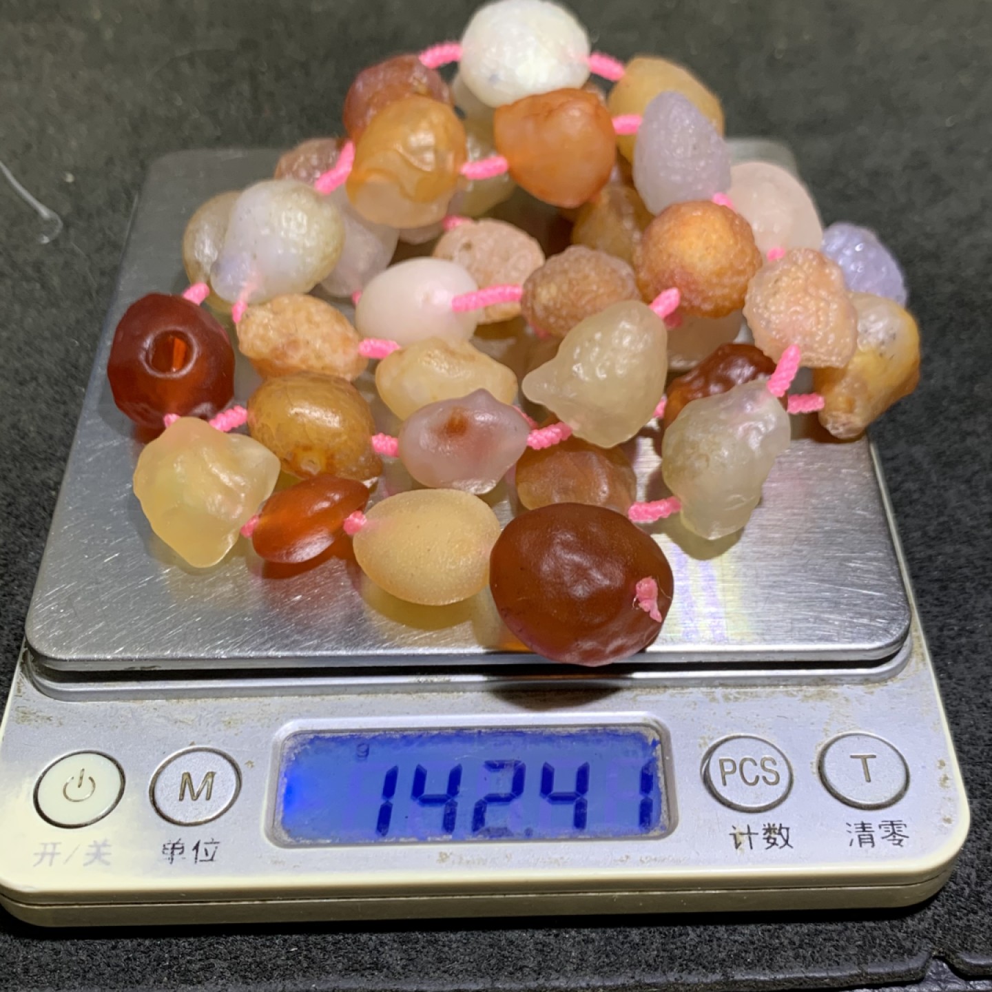 精美天然大颗粒阿拉善糖果料彩珠玛瑙项链一条，