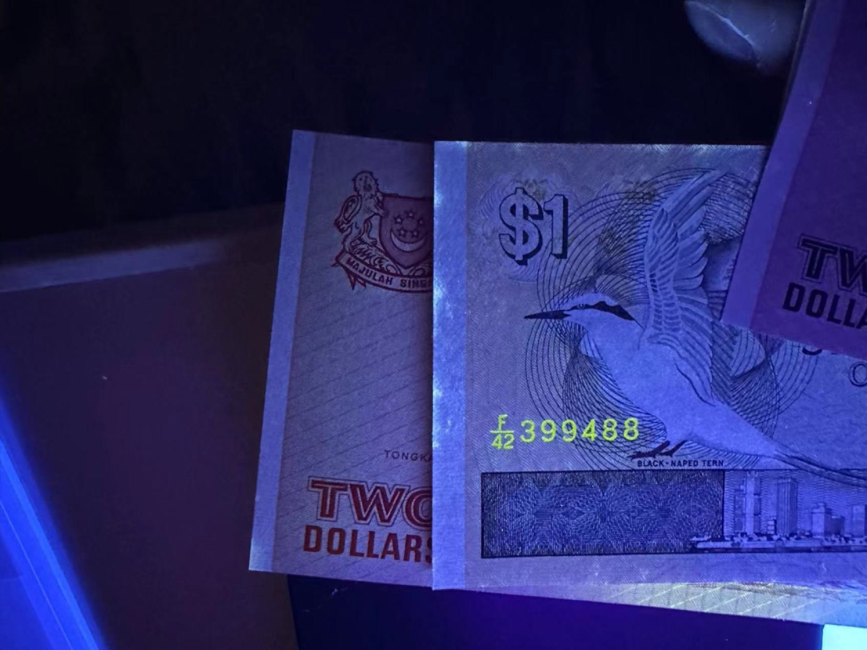 《外钞收藏家》第二百三十四期 亚洲四个国家 六张一起 全新 新加坡少量潮