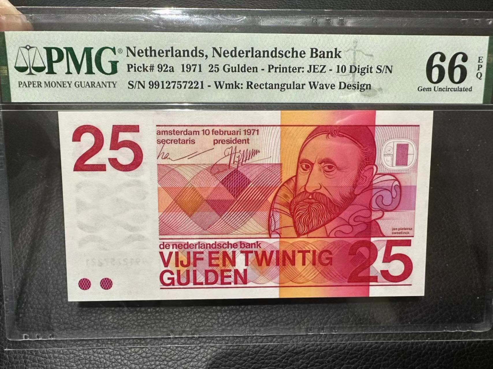 《外钞收藏家》第二百三十四期 1971年荷兰人像版25盾 PMG66