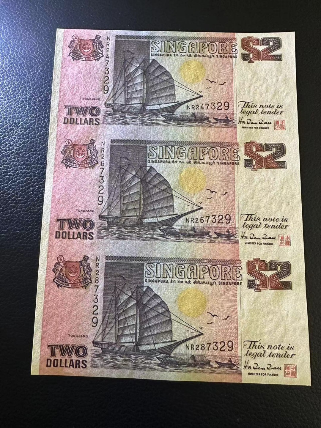 《外钞收藏家》第二百三十四期 新加坡船版2元 三连体 全新UNC