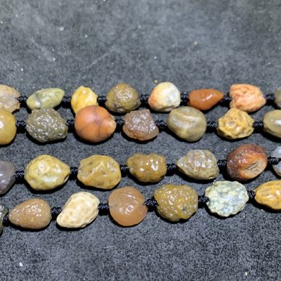 精美阿拉善筋脉玛瑙长款项链一条， 精美阿拉善筋脉玛瑙长款项链一条，