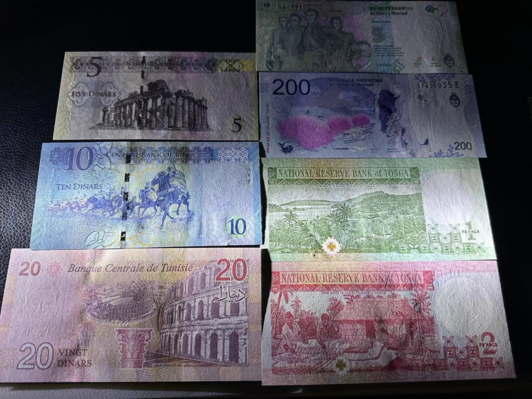 《外钞收藏家》第二百三十四期 四个国家 七张一起 全新UNC