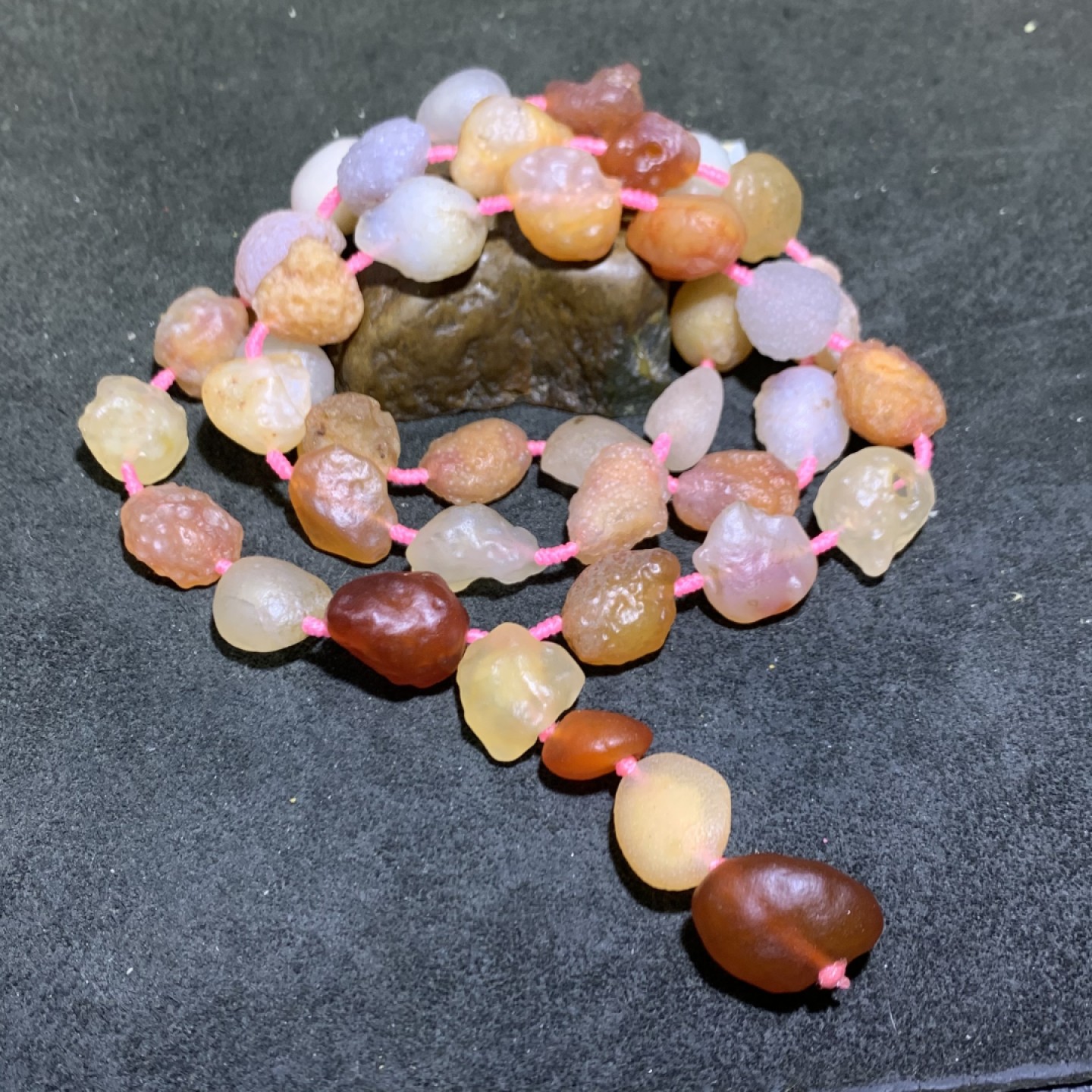 精美天然大颗粒阿拉善糖果料彩珠玛瑙项链一条，