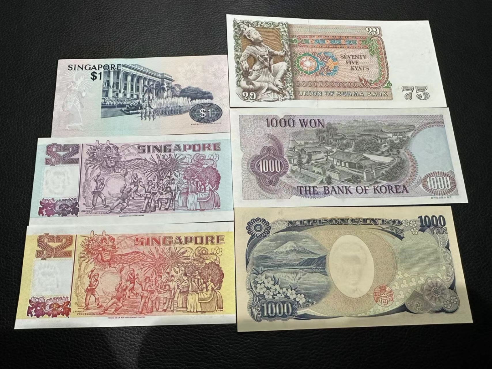 《外钞收藏家》第二百三十四期 亚洲四个国家 六张一起 全新 新加坡少量潮