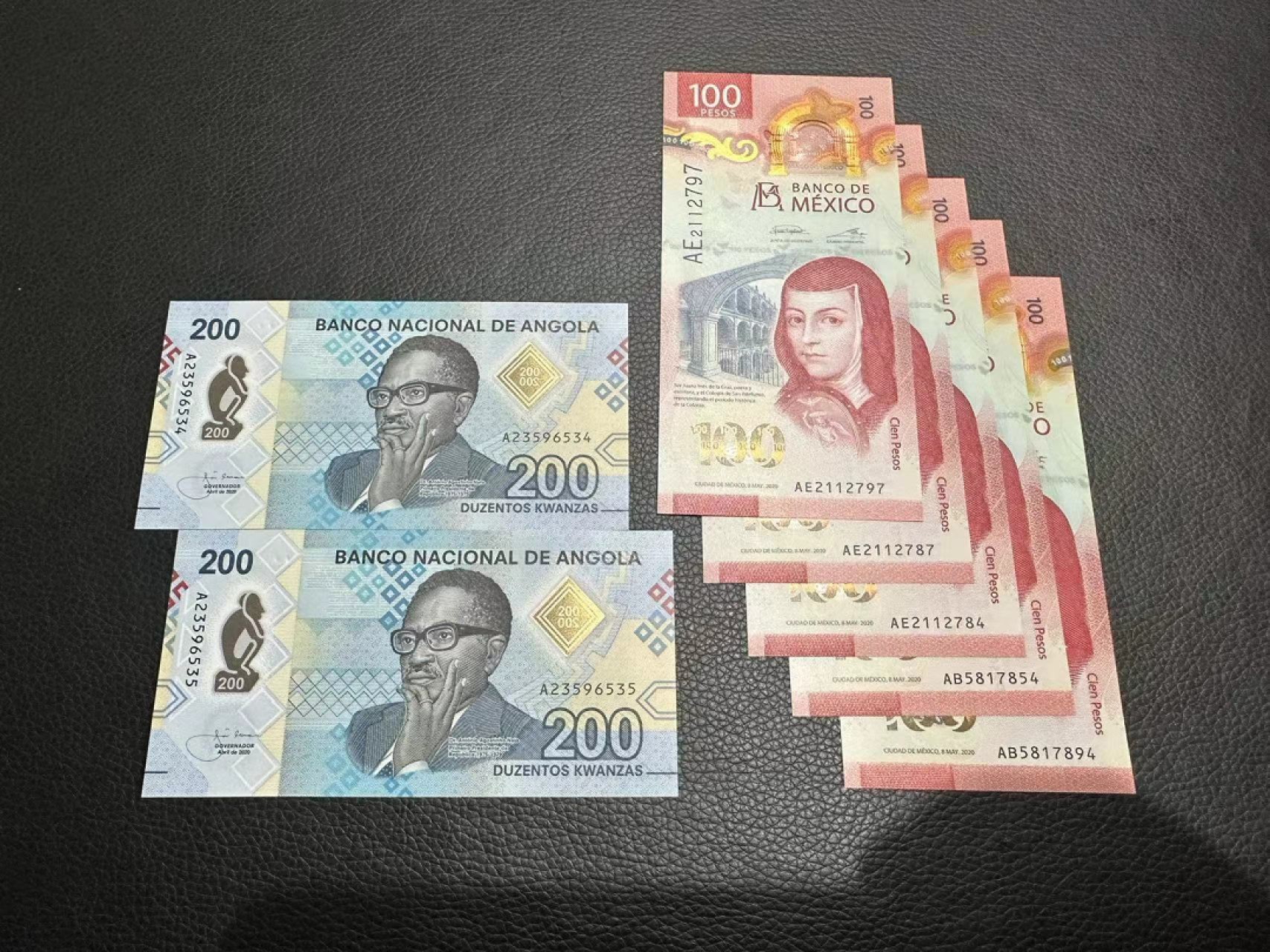 《外钞收藏家》第二百三十四期 墨西哥100比索五张、安哥拉200 连号2张 全新UNC
