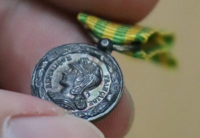 精品世界钱币勋章拍卖第1期 - 1900年中法战争陆军版6地名迷你章，包浆绝美。