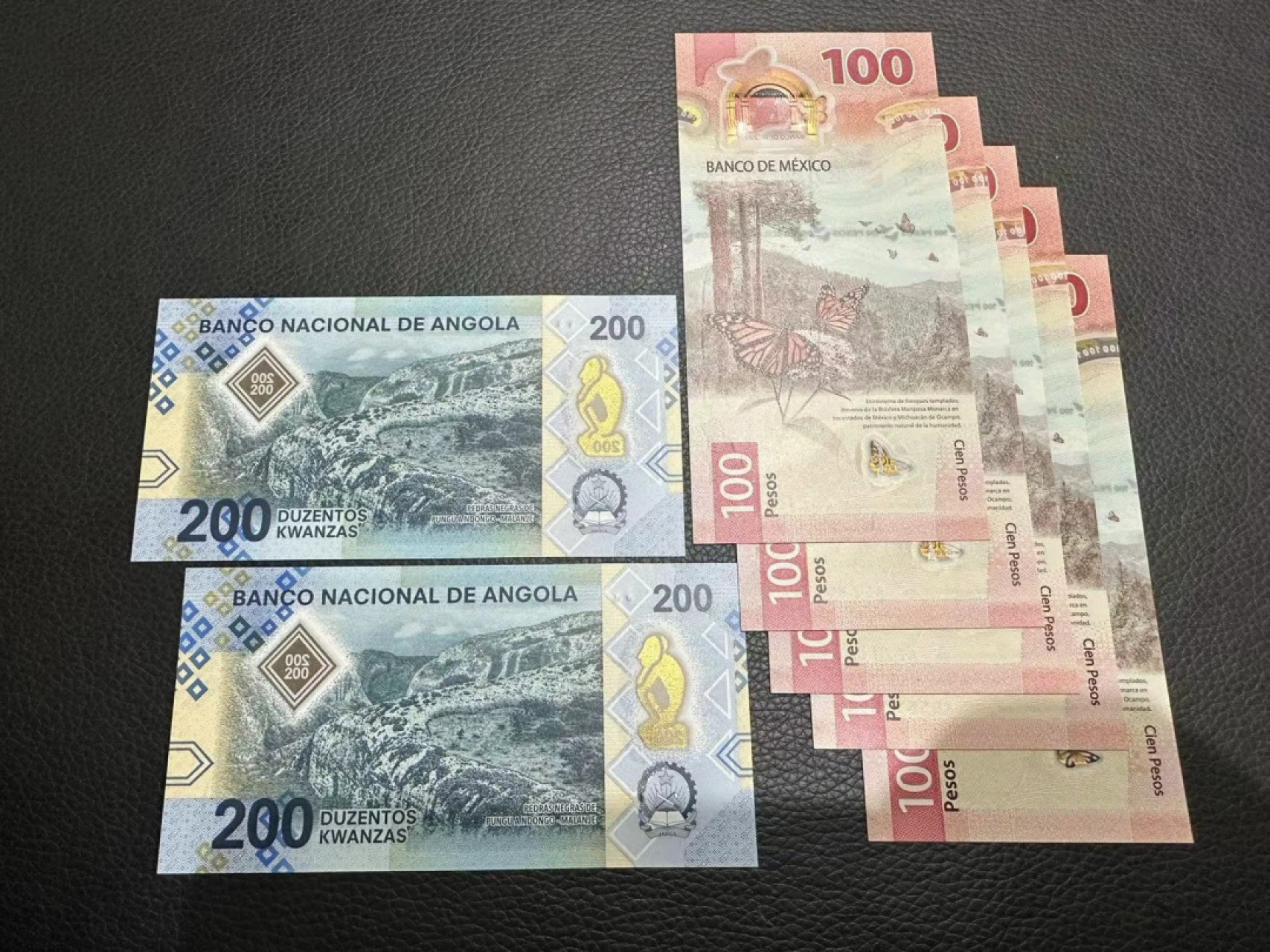 《外钞收藏家》第二百三十四期 墨西哥100比索五张、安哥拉200 连号2张 全新UNC