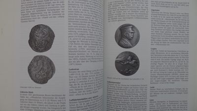 世界钱币章牌书籍专场拍卖11.01 一本关于世界钱币和章牌的钱币学词典2