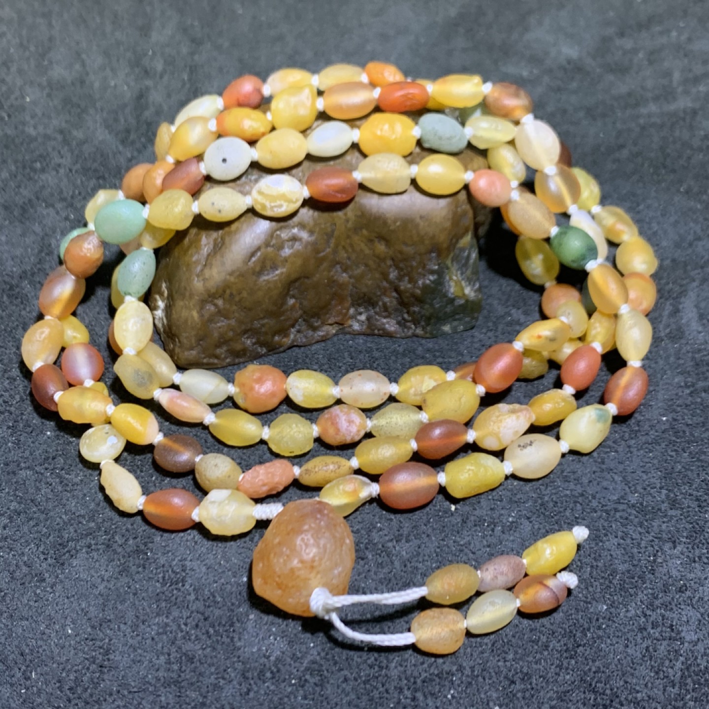精美天然阿拉善黄色系108彩珠玛瑙项链(手串)一条，