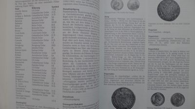 世界钱币章牌书籍专场拍卖11.01 一本关于世界钱币和章牌的钱币学词典2