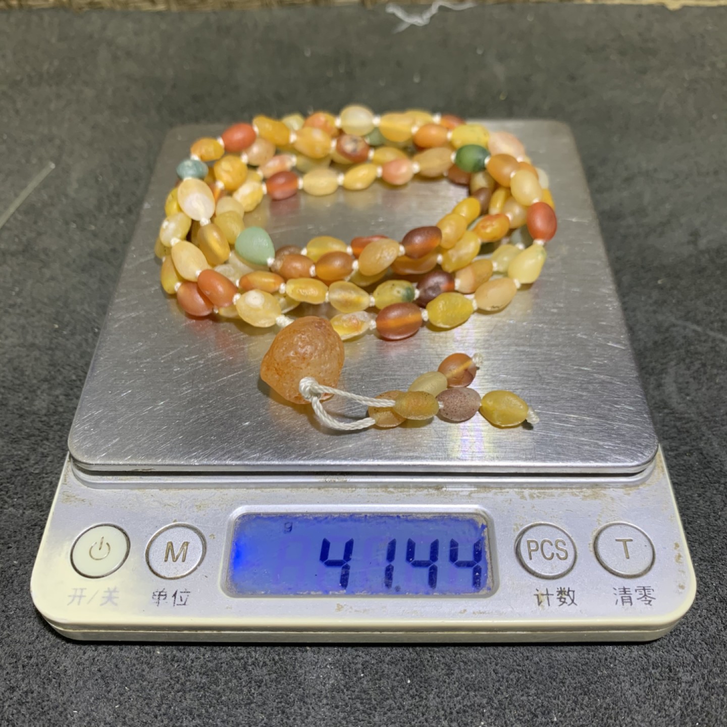 精美天然阿拉善黄色系108彩珠玛瑙项链(手串)一条，