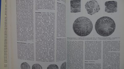 世界钱币章牌书籍专场拍卖11.01 一本关于世界钱币和章牌的钱币学词典