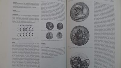 世界钱币章牌书籍专场拍卖11.01 一本关于世界钱币和章牌的钱币学词典2