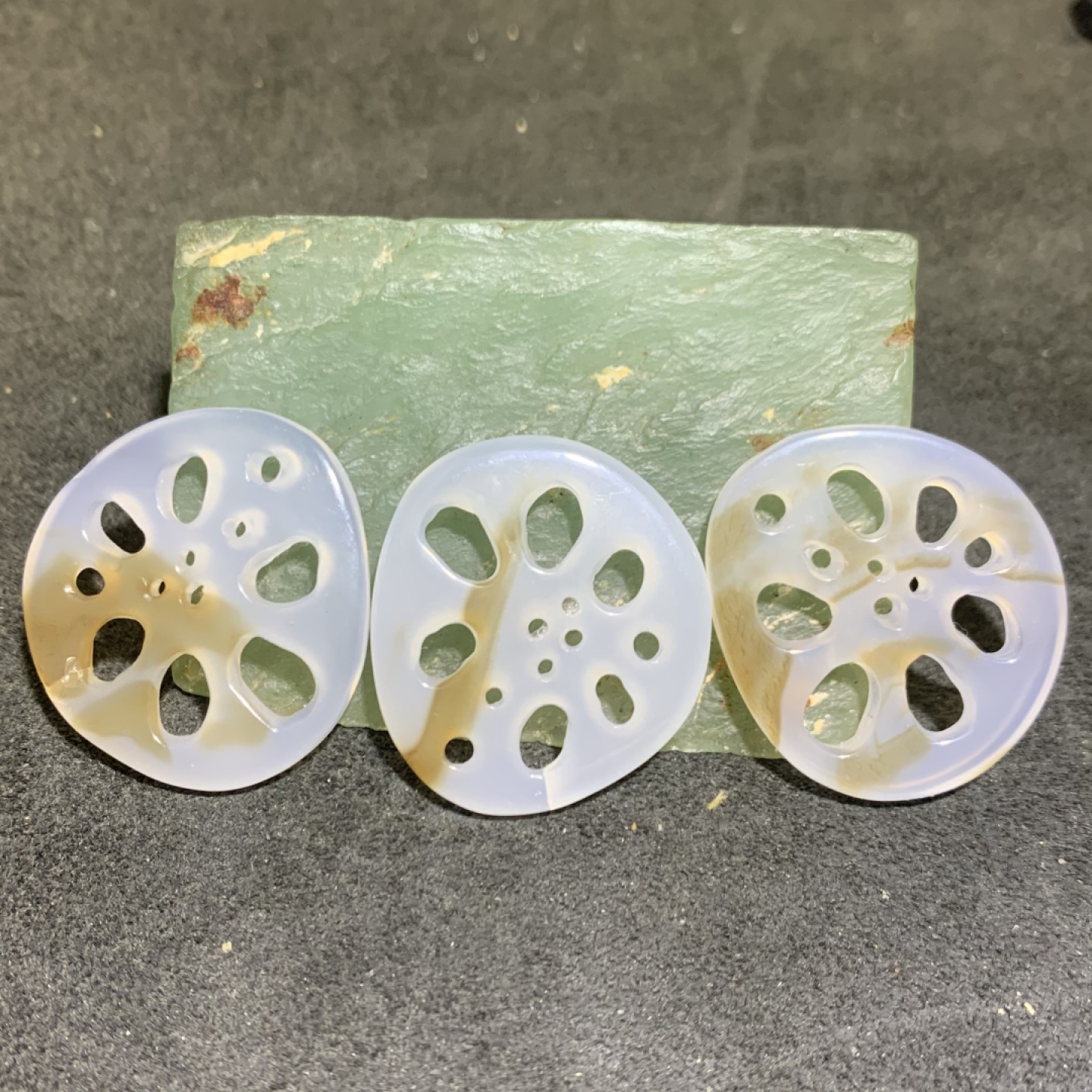 俏色马达加斯加海洋玉髓雕刻通货藕片一组