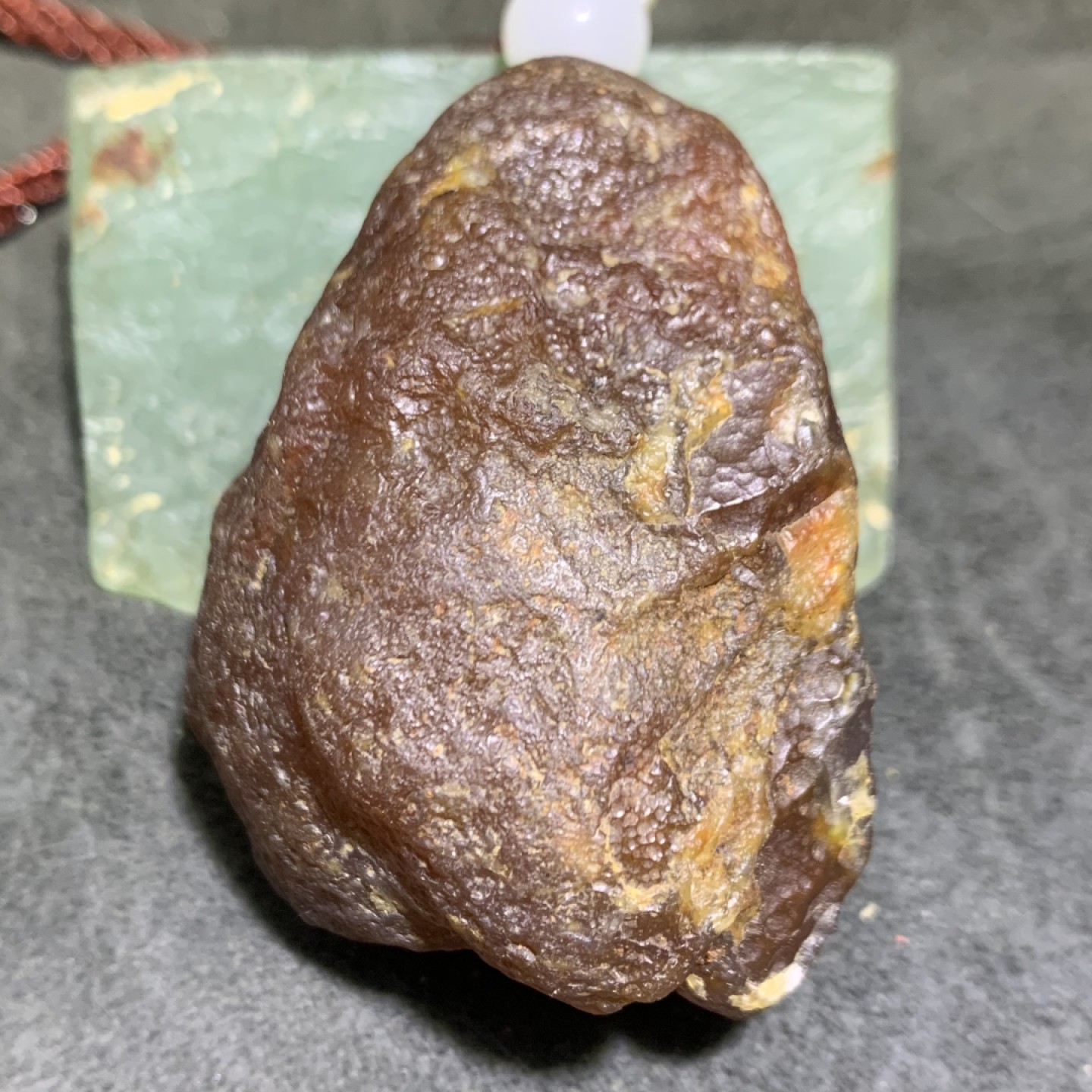 精美精美北红玛瑙原石把件一个