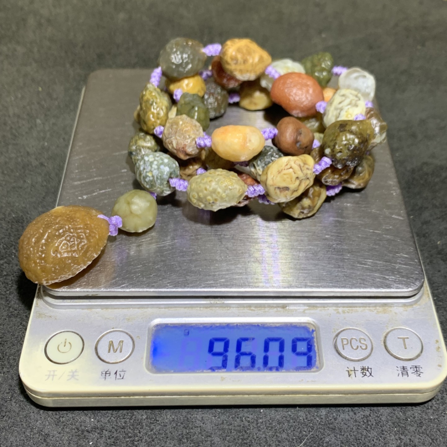 精美阿拉善大颗粒筋脉石项链一条