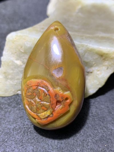 精美亚光冰飘战国红玛瑙手工俏色巧雕金榜提名吊坠一个， 精美亚光冰飘战国红玛瑙手工俏色巧雕金榜提名吊坠一个，