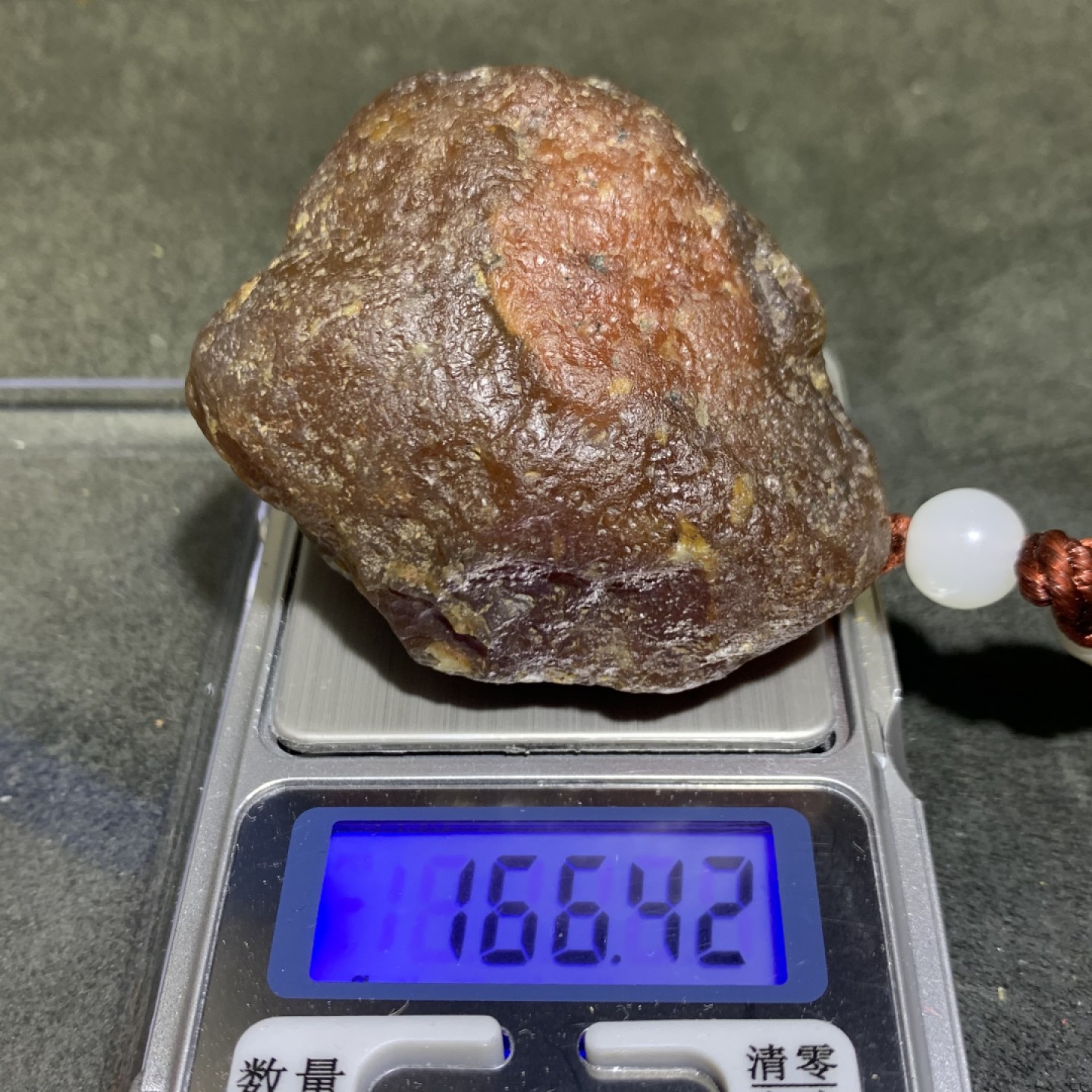 精美精美北红玛瑙原石把件一个