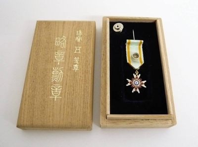 勋五等瑞宝章 赏勋局官方出品 ，桐木盒装，美品，所见即所得 - 勋五等瑞宝章 赏勋局官方出品 ，桐木盒装，美品，所见即所得