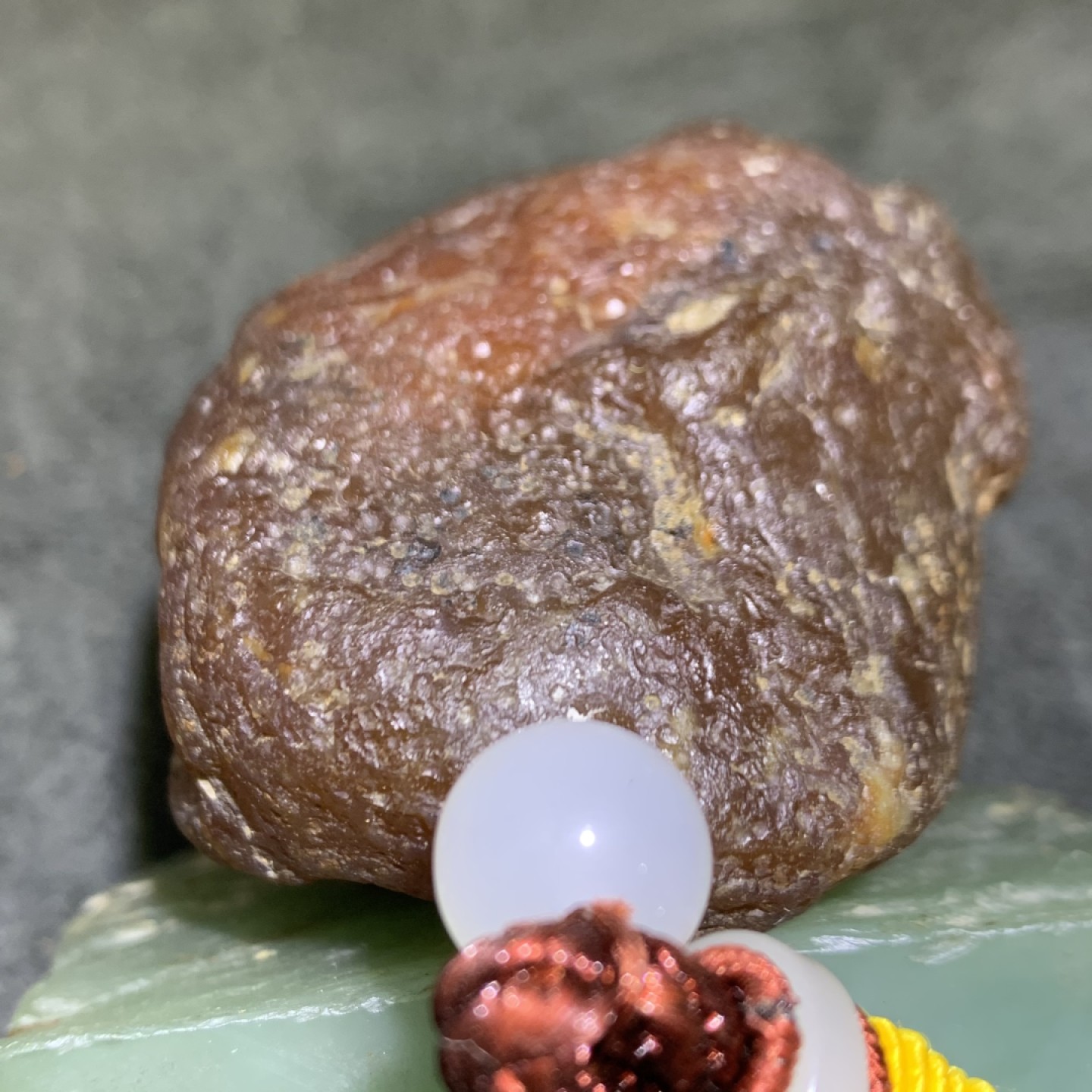 精美精美北红玛瑙原石把件一个