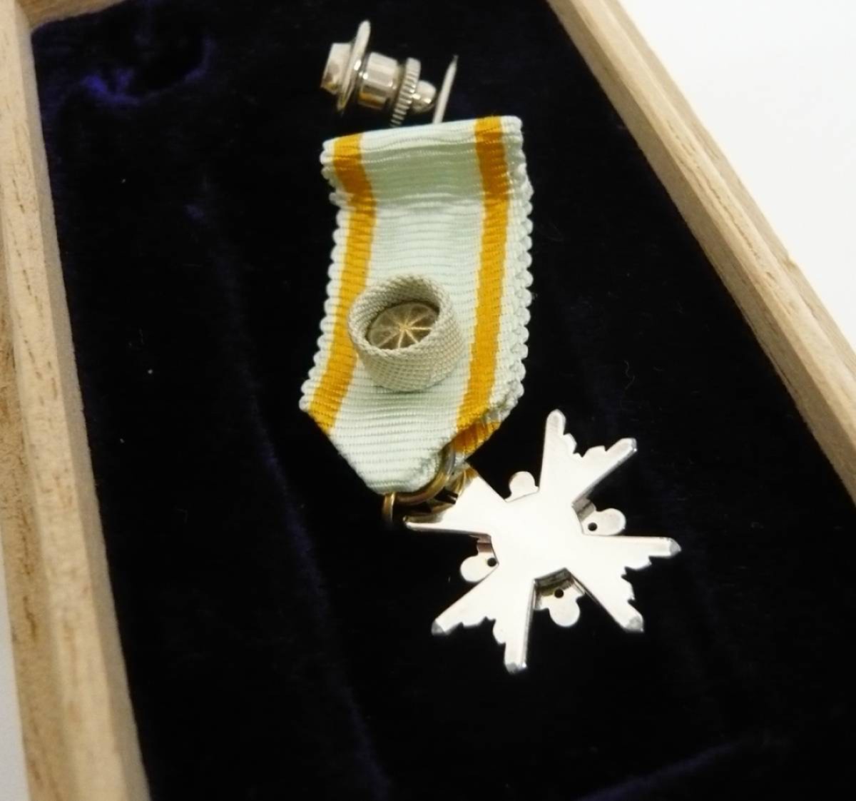 勋五等瑞宝章 赏勋局官方出品 ，桐木盒装，美品，所见即所得