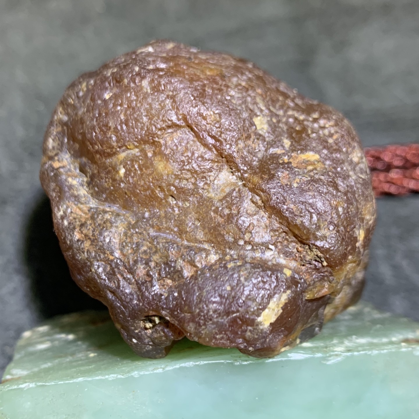 精美精美北红玛瑙原石把件一个
