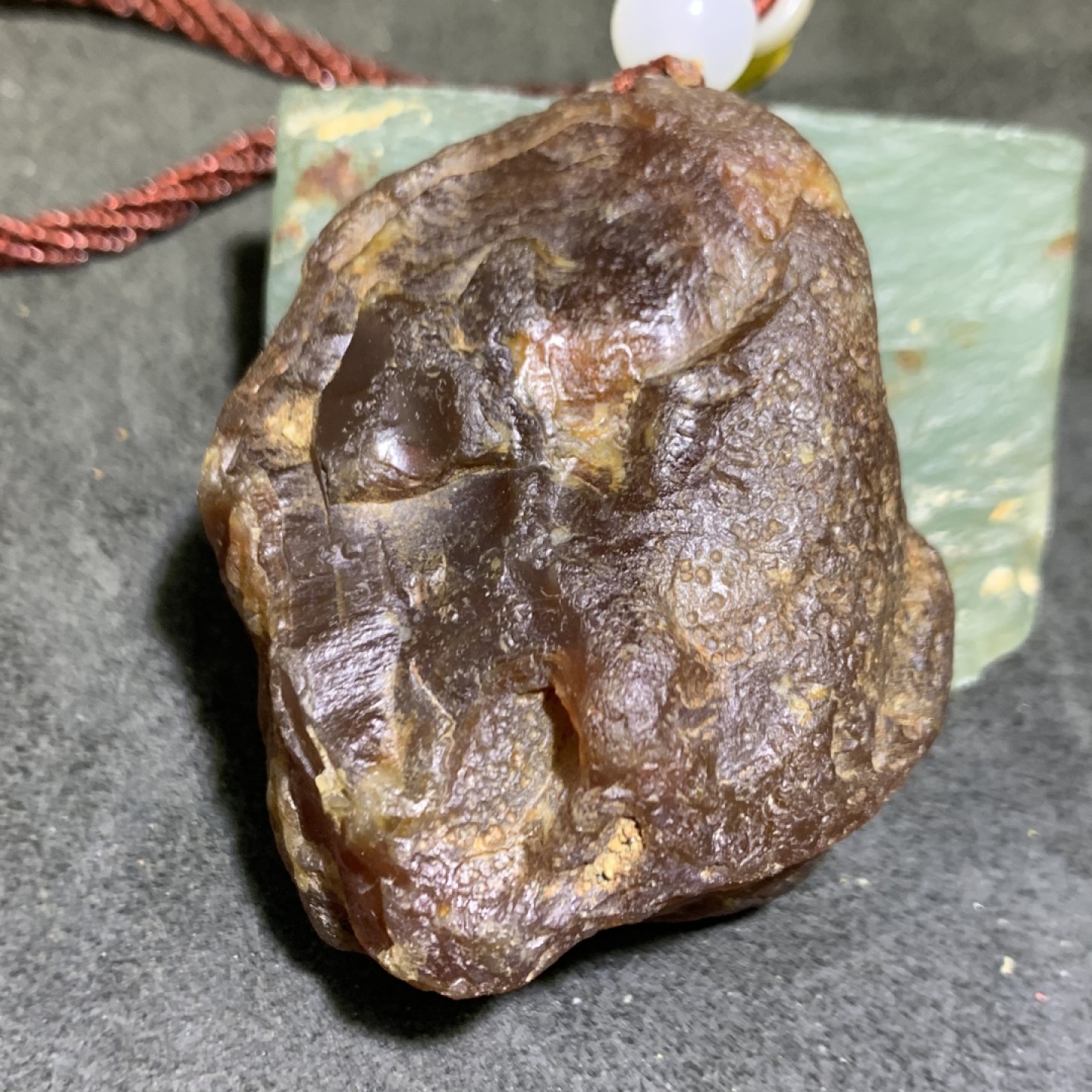 精美精美北红玛瑙原石把件一个