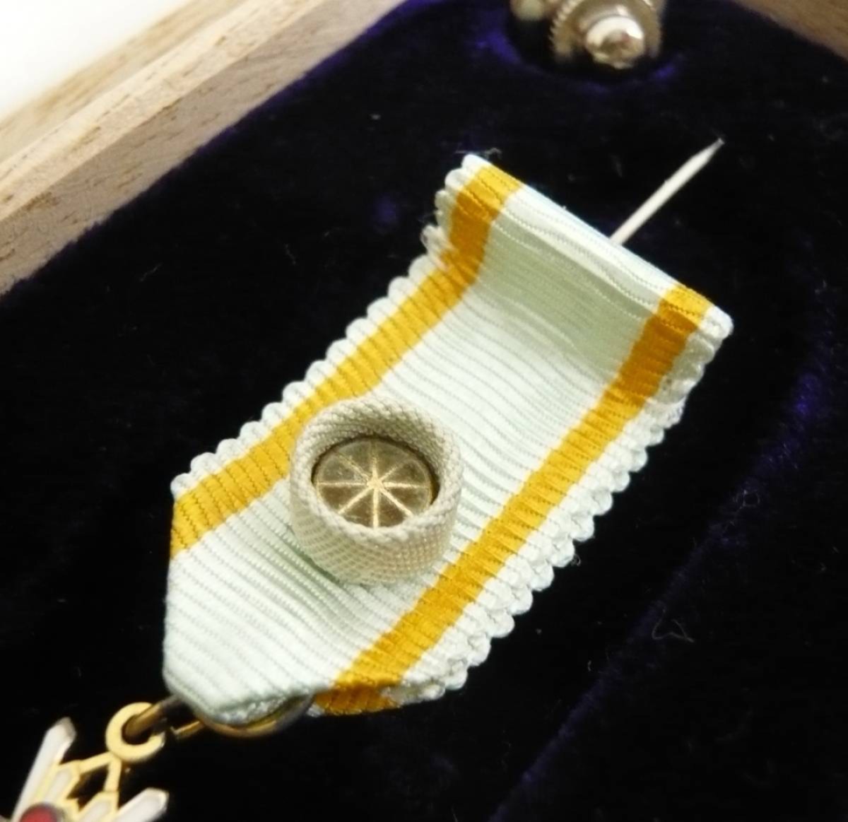 勋五等瑞宝章 赏勋局官方出品 ，桐木盒装，美品，所见即所得