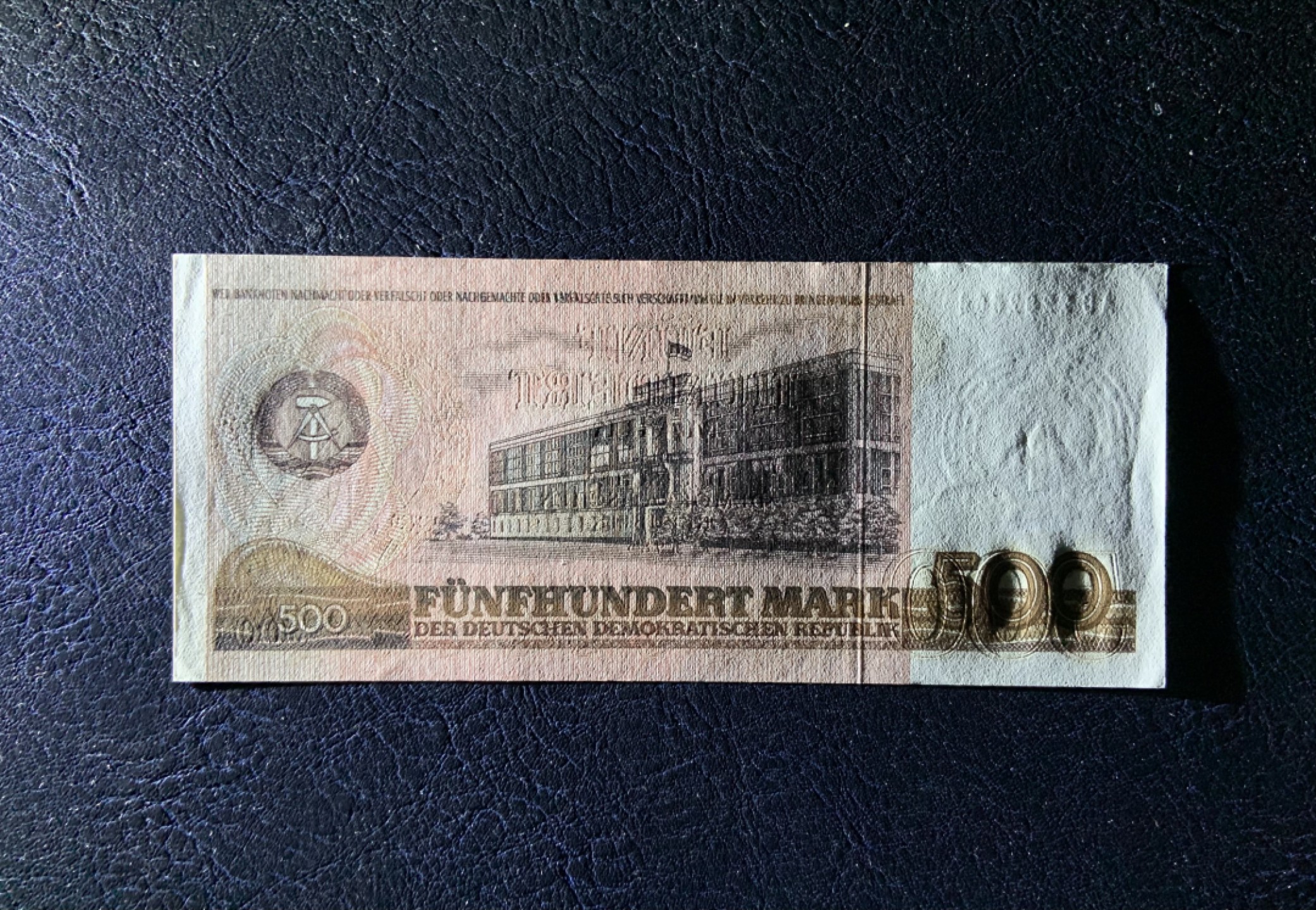 收藏联盟Quantum Auction 第227期拍卖 德国民主共和国1985年500马克 品相UNC- 水印处有轻微黄点以及边角瑕疵