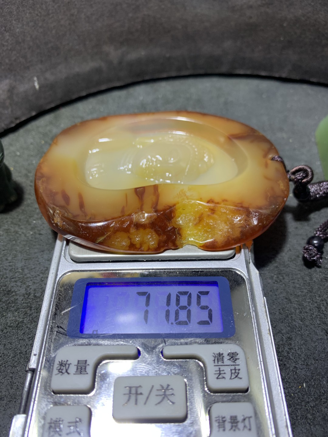 精美天然马达加斯加原皮玛瑙雕刻一心向佛牌子一块