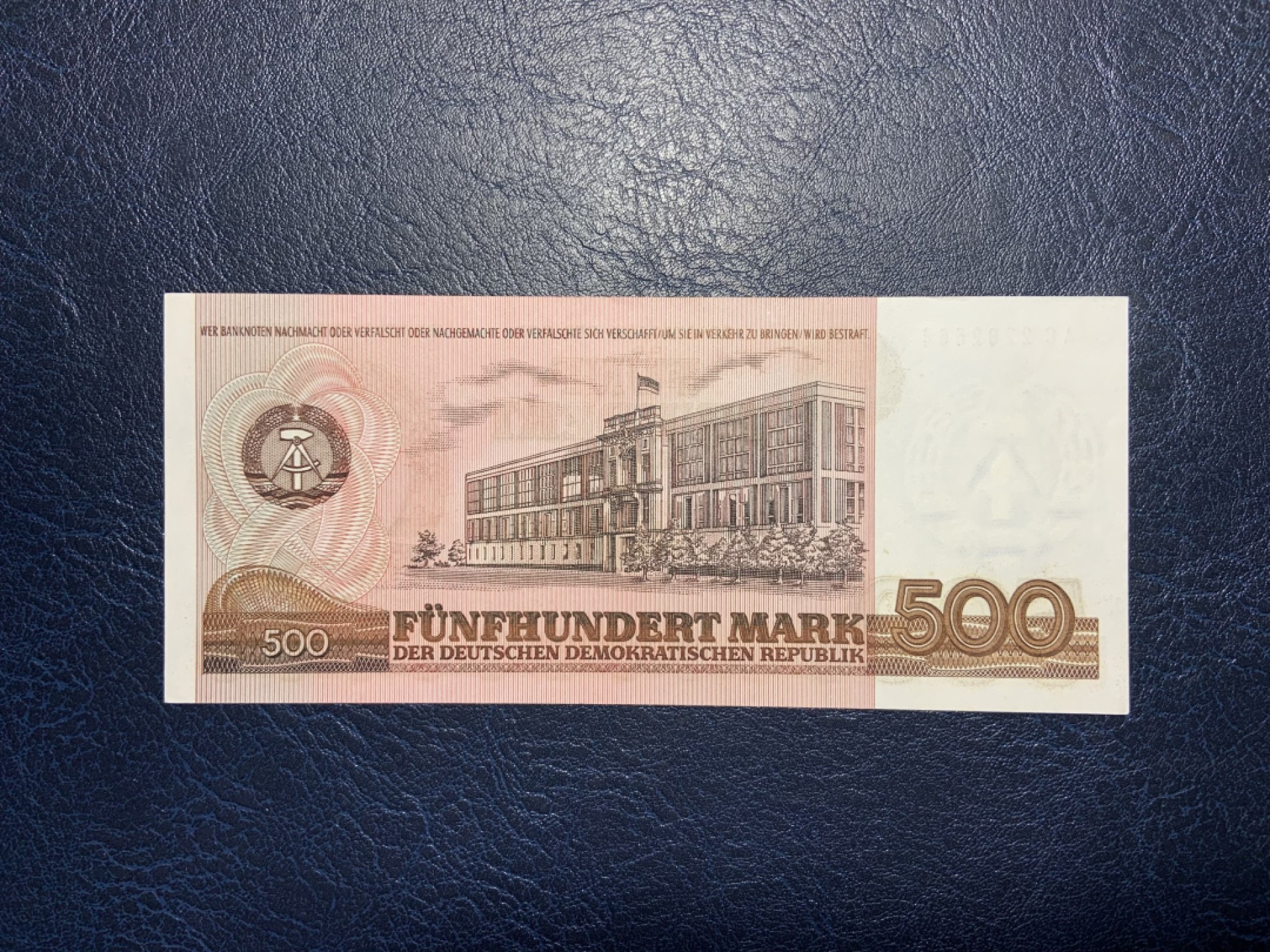 收藏联盟Quantum Auction 第227期拍卖 德国民主共和国1985年500马克 品相UNC- 水印处有轻微黄点以及边角瑕疵