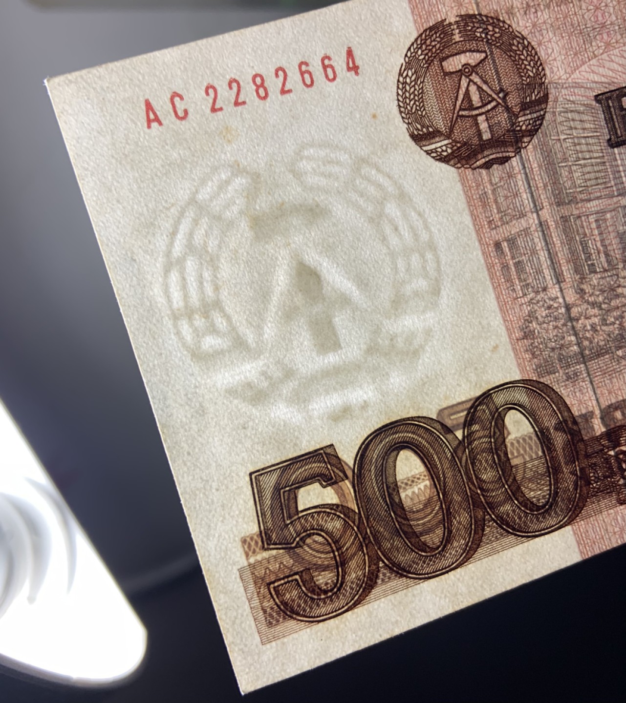 收藏联盟Quantum Auction 第227期拍卖 德国民主共和国1985年500马克 品相UNC- 水印处有轻微黄点以及边角瑕疵