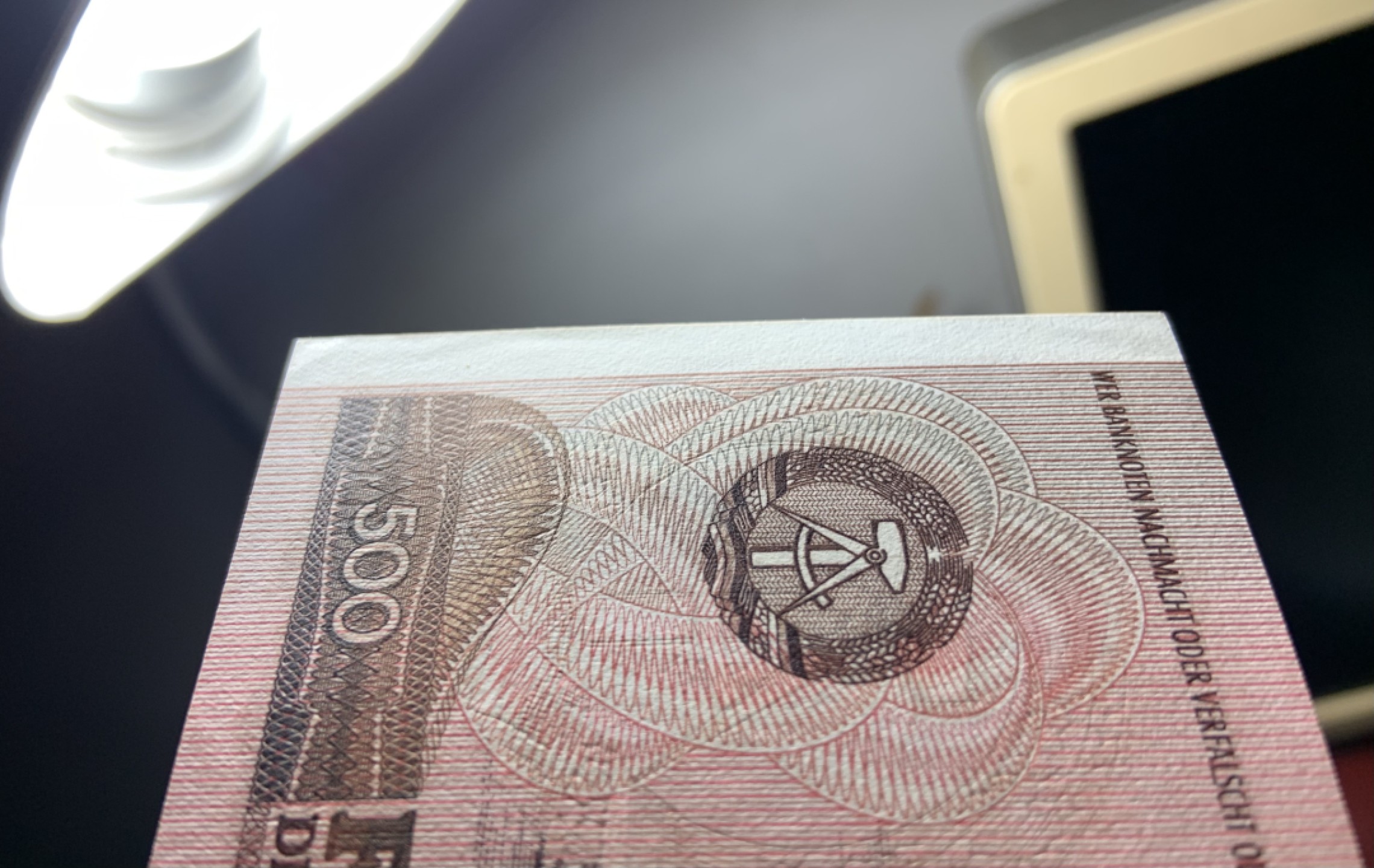 收藏联盟Quantum Auction 第227期拍卖 德国民主共和国1985年500马克 品相UNC- 水印处有轻微黄点以及边角瑕疵