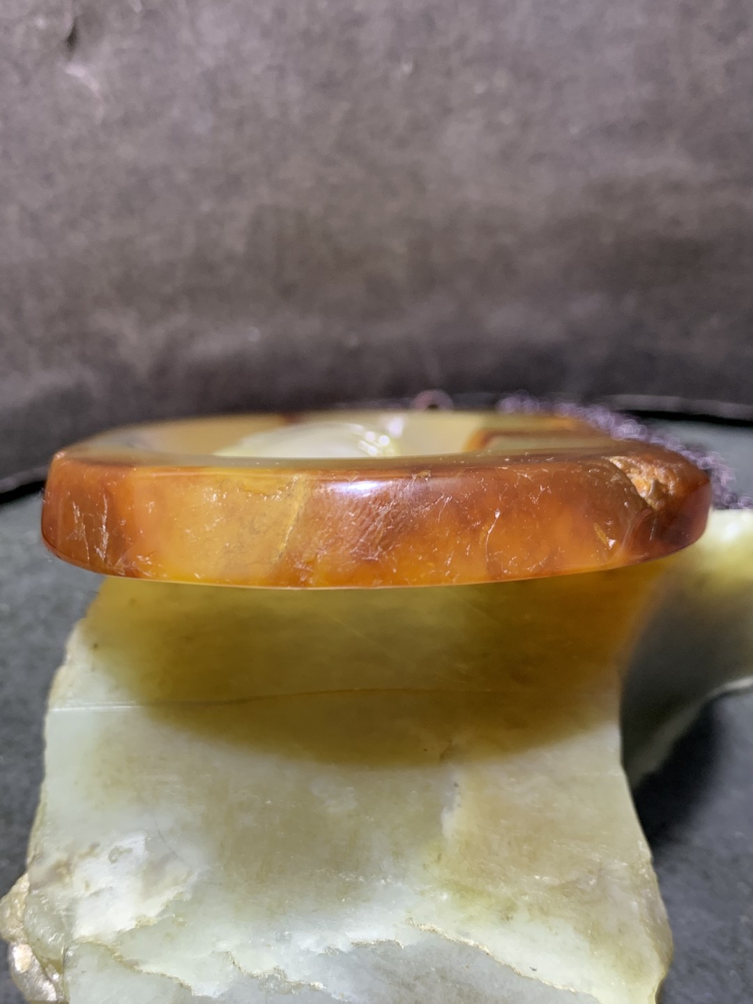 精美天然马达加斯加原皮玛瑙雕刻一心向佛牌子一块