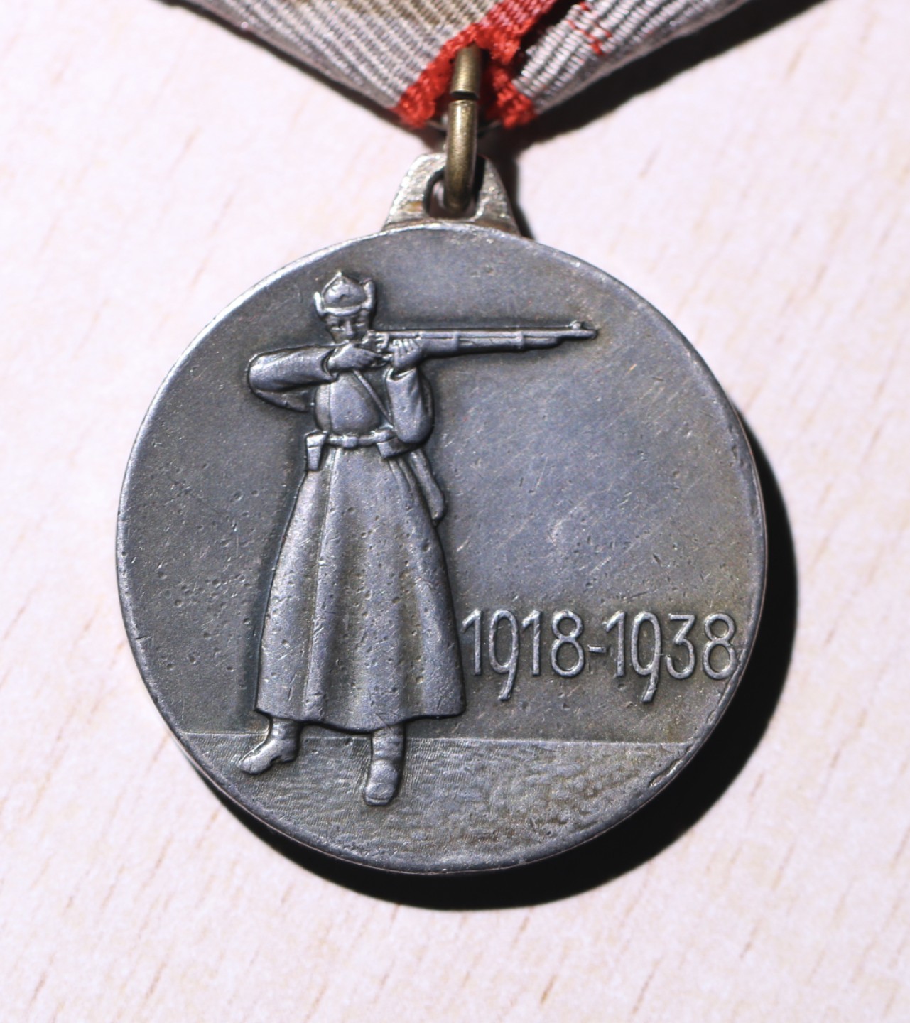 大猫徽章拍卖第214期  苏联红军20周年奖章套 得主为坦克装甲兵少将 较为难得