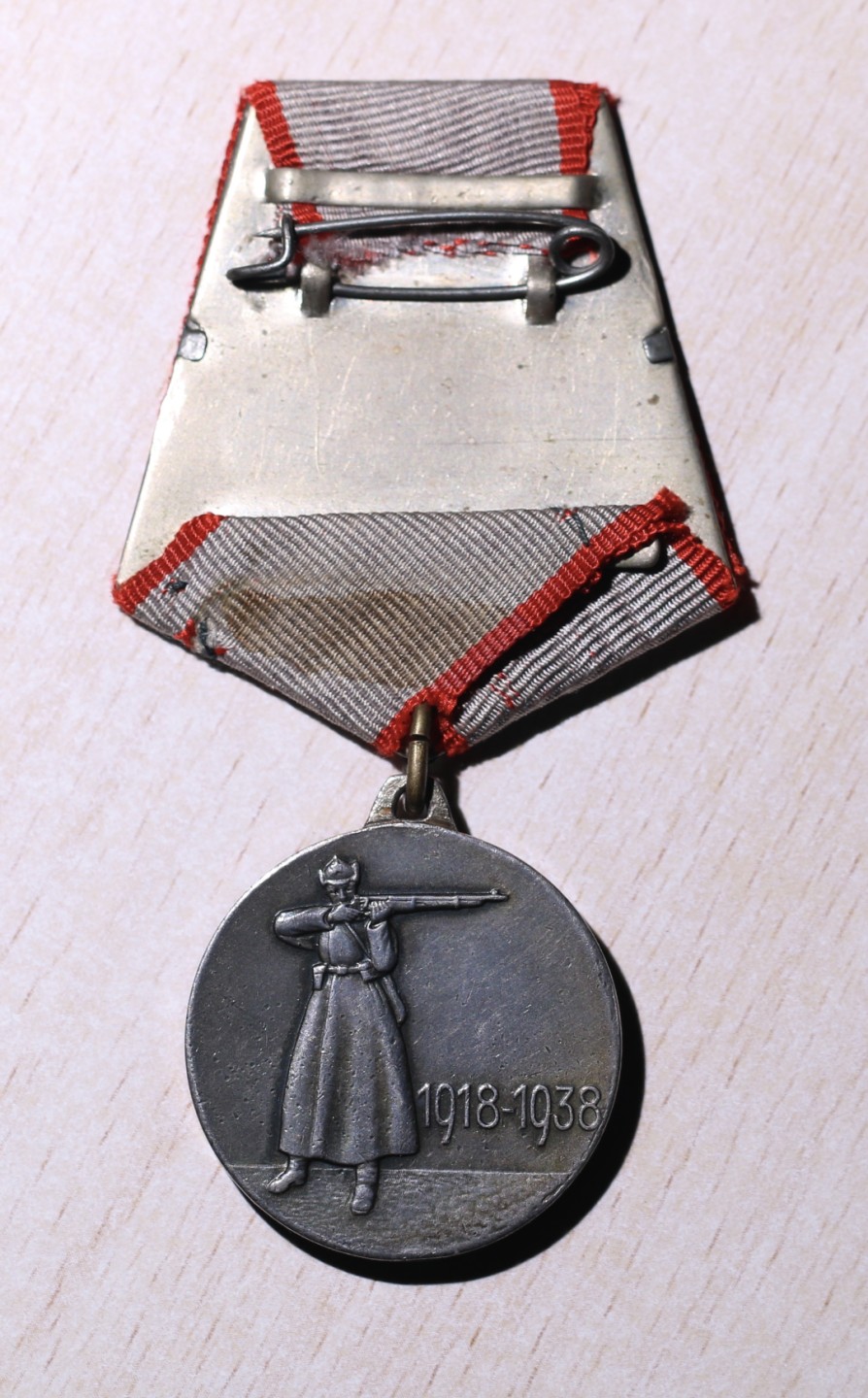 大猫徽章拍卖第214期  苏联红军20周年奖章套 得主为坦克装甲兵少将 较为难得