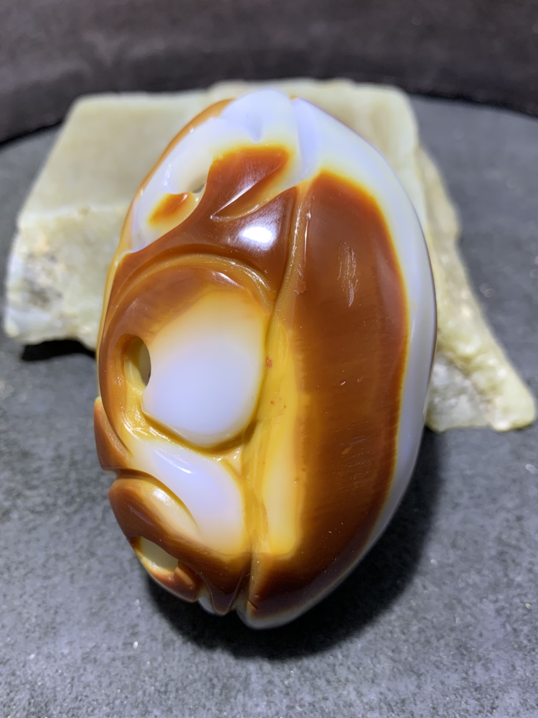 重器天然马达加斯加高玉化玛瑙手工雕刻竹节蝙蝠把件一个，
