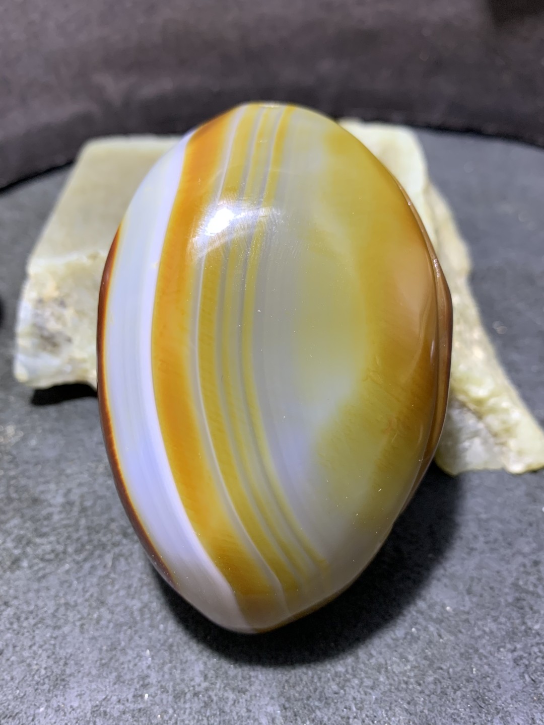 重器天然马达加斯加高玉化玛瑙手工雕刻竹节蝙蝠把件一个，