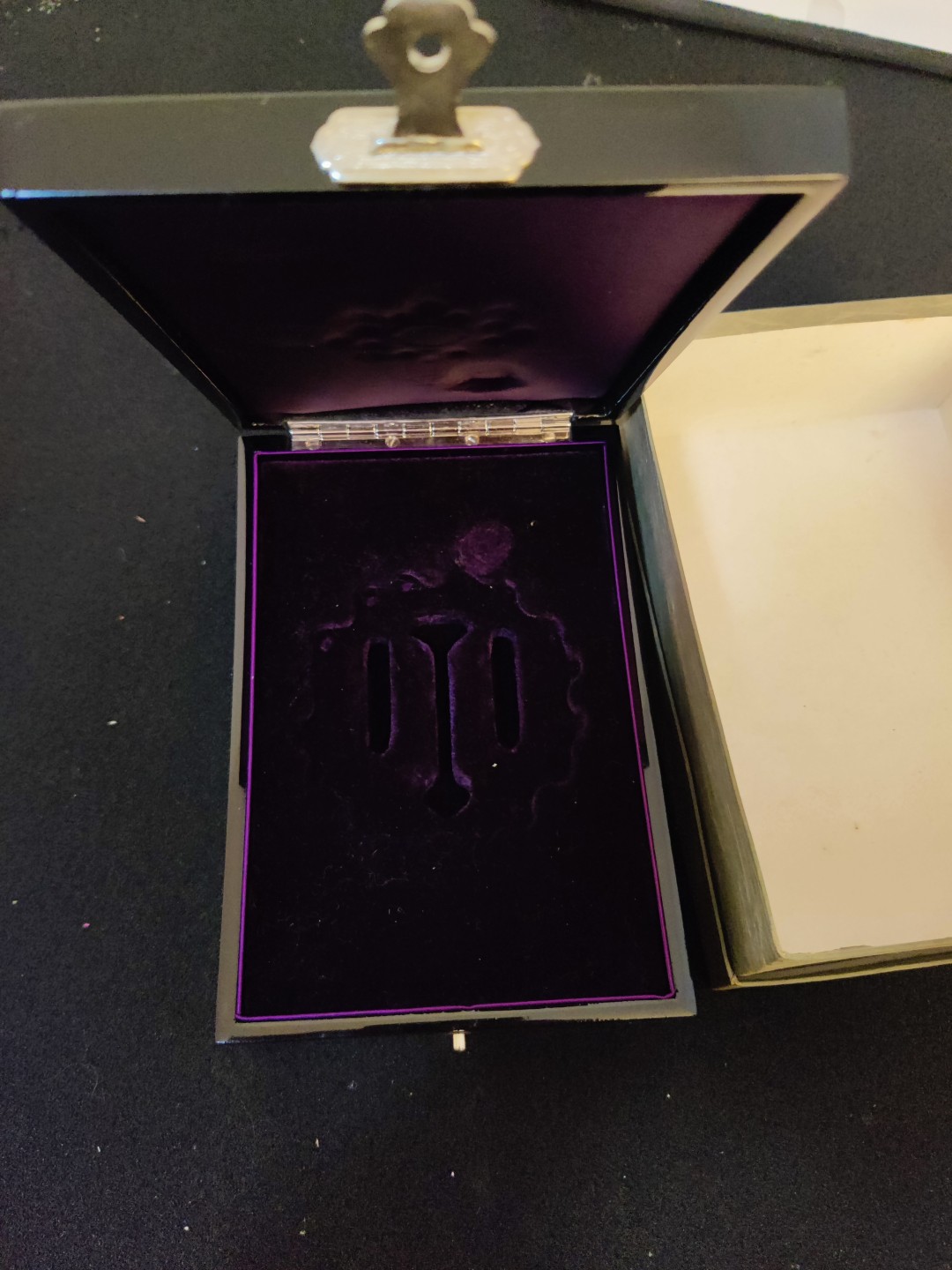 全场0元起拍 第24期 咸鱼国勋章拍卖专场 1月27日（周五）下午6：00开始 日本战后二等瑞宝空箱 带纸盒