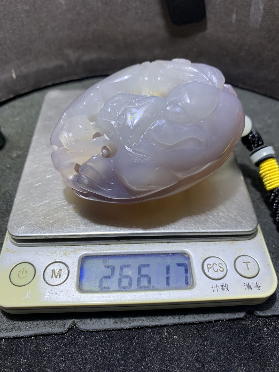 重器天然紫罗兰冰飘马达加斯加高玉化玛瑙手工镂空雕刻如意招财金蟾把件一个，