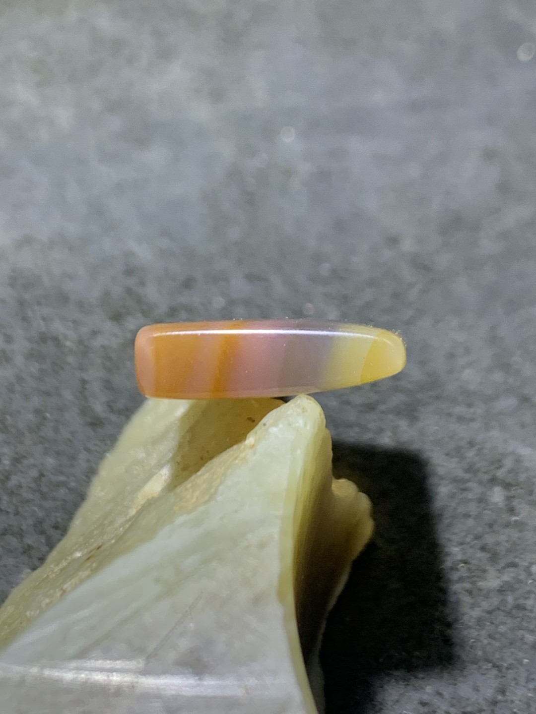 精美高玉化巴西玛瑙雕刻菜刀吊坠一个，