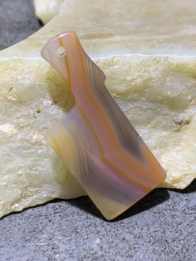 精美高玉化巴西玛瑙雕刻菜刀吊坠一个， - 精美高玉化巴西玛瑙雕刻菜刀吊坠一个，